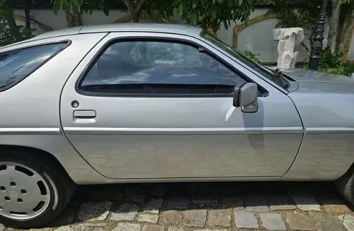 PORSCHE 928 
