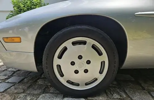 PORSCHE 928 