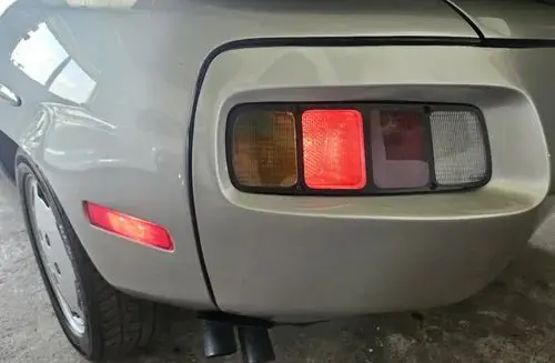 PORSCHE 928 