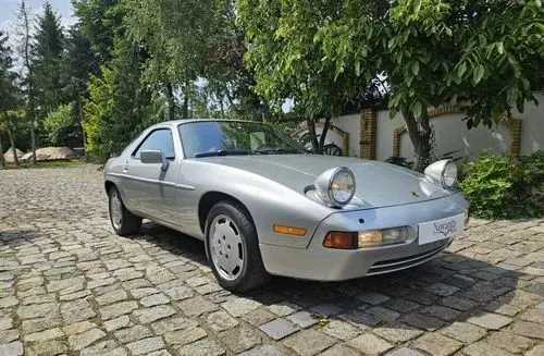 PORSCHE 928 