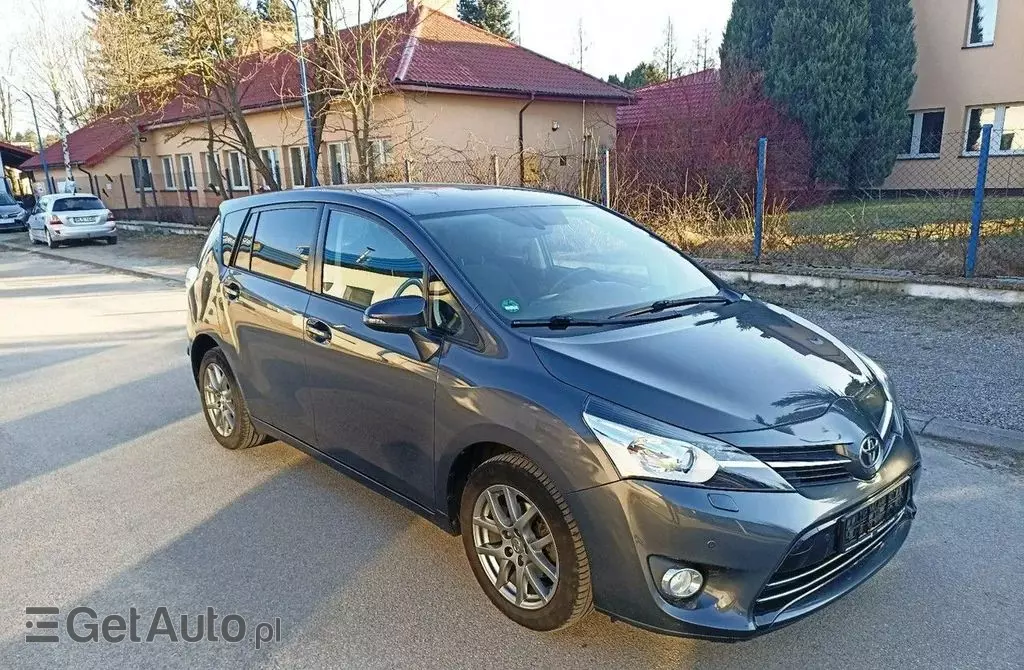 TOYOTA Verso 