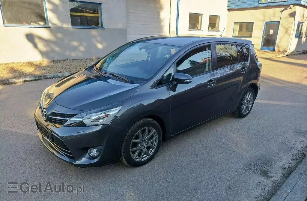 TOYOTA Verso 