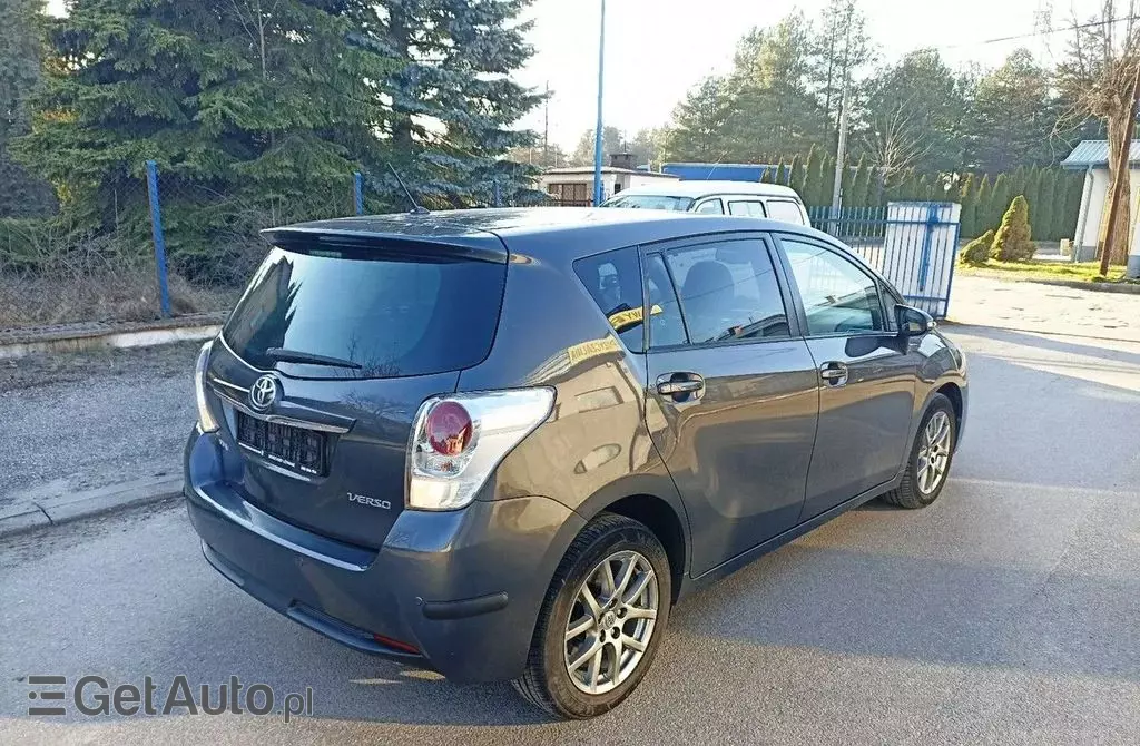 TOYOTA Verso 