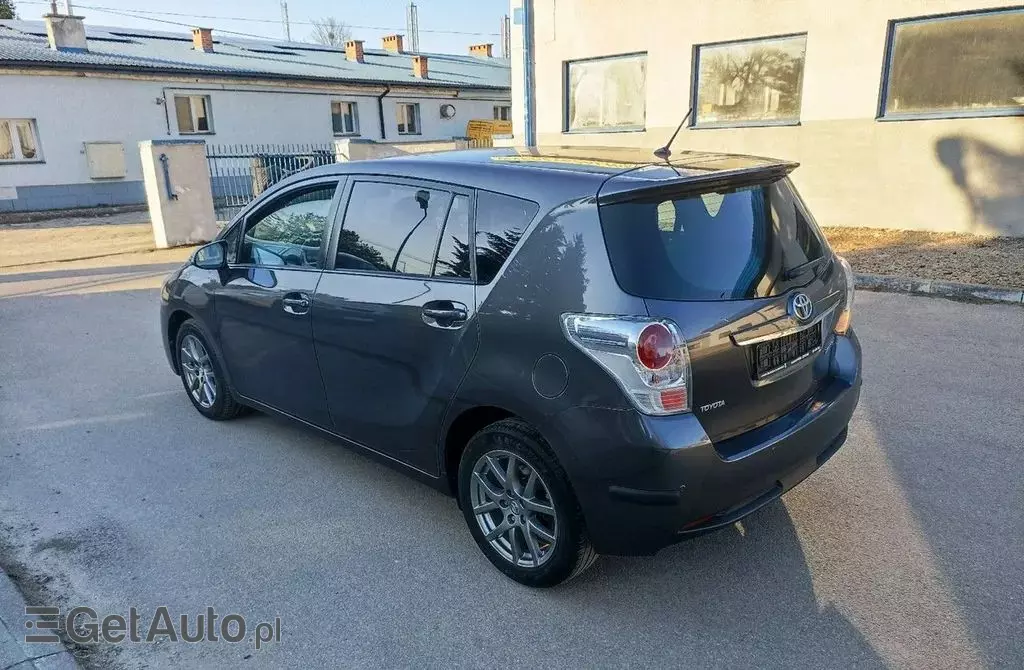 TOYOTA Verso 