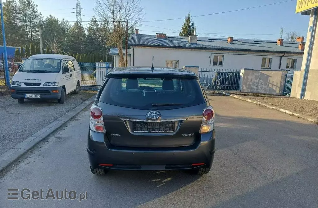 TOYOTA Verso 