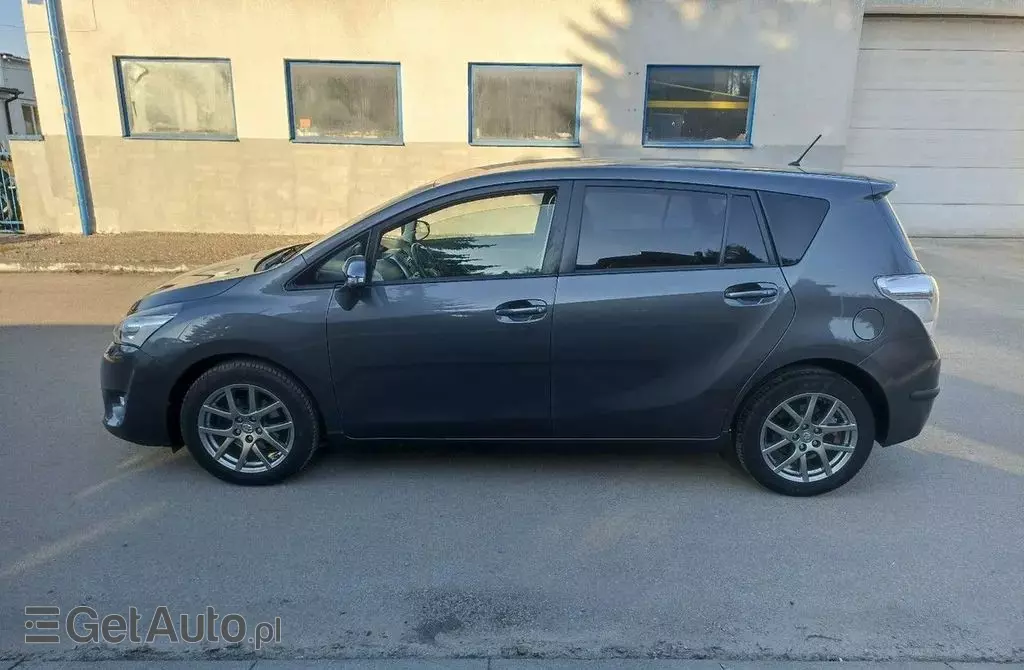 TOYOTA Verso 