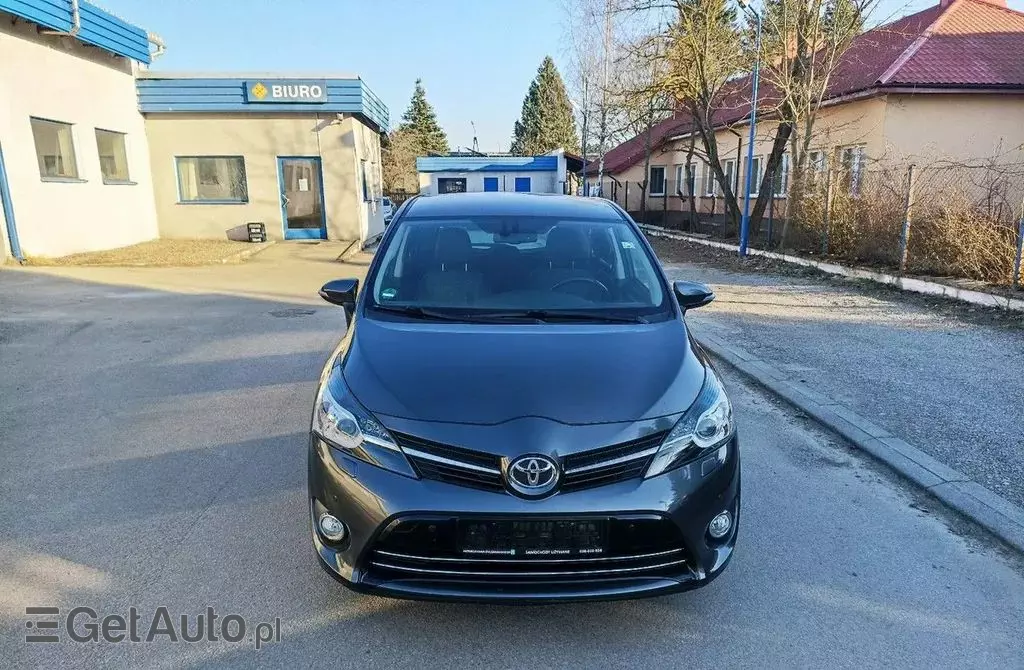 TOYOTA Verso 