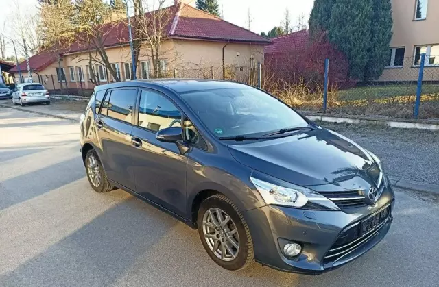 TOYOTA Verso 