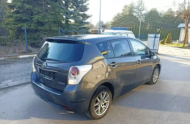 TOYOTA Verso 