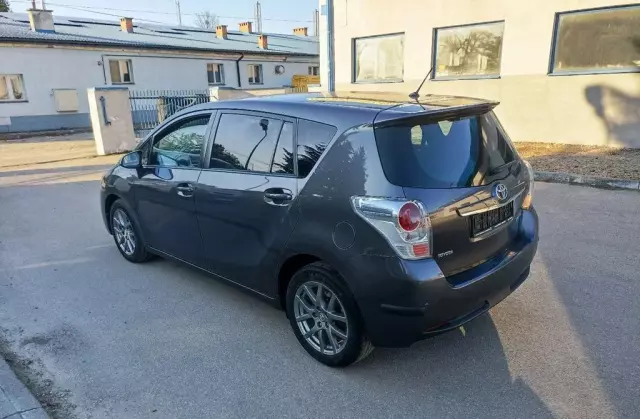 TOYOTA Verso 