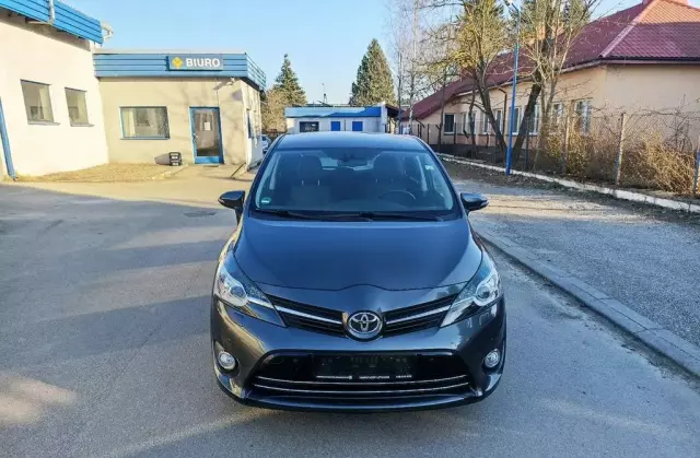 TOYOTA Verso 
