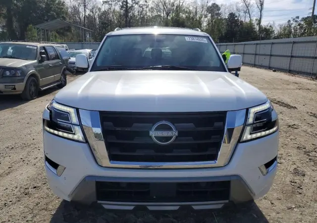 NISSAN Armada 