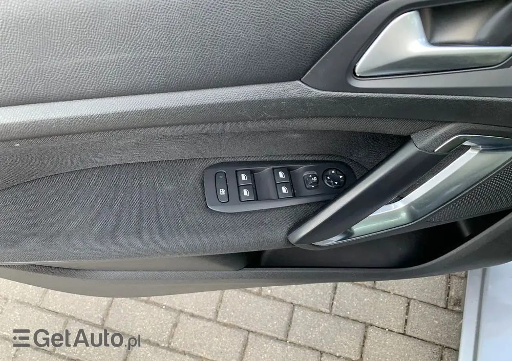 PEUGEOT 308 1.2 PureTech Business Line S&S