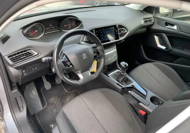 PEUGEOT 308 1.2 PureTech Business Line S&S