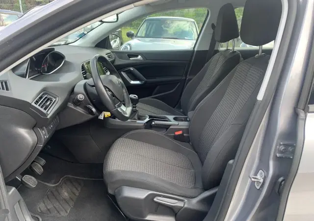 PEUGEOT 308 1.2 PureTech Business Line S&S