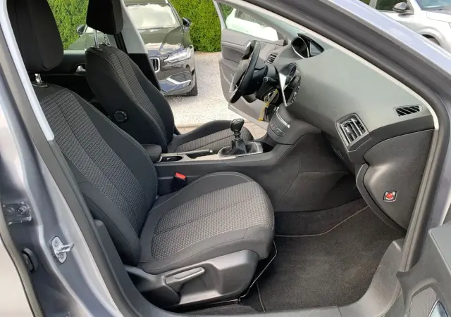 PEUGEOT 308 1.2 PureTech Business Line S&S