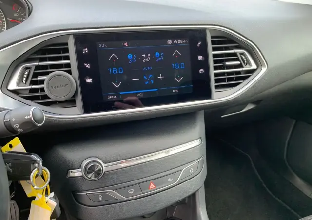 PEUGEOT 308 1.2 PureTech Business Line S&S