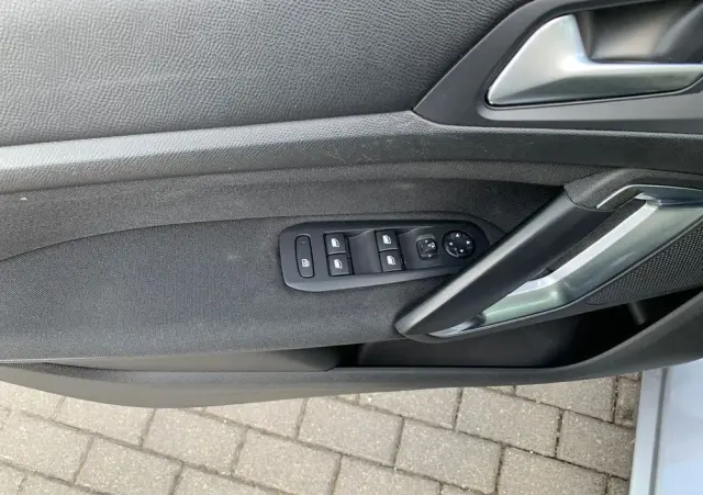 PEUGEOT 308 1.2 PureTech Business Line S&S