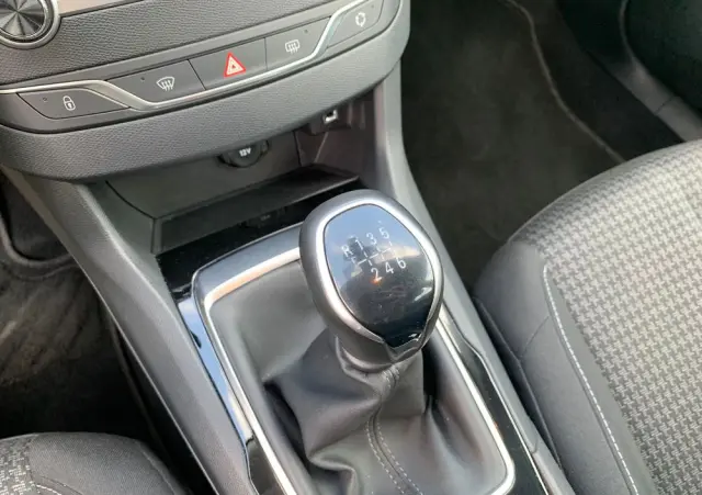 PEUGEOT 308 1.2 PureTech Business Line S&S