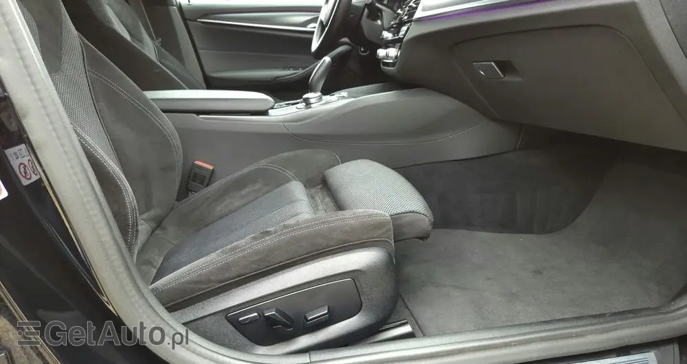 BMW Seria 5 530e xDrive M Sport sport