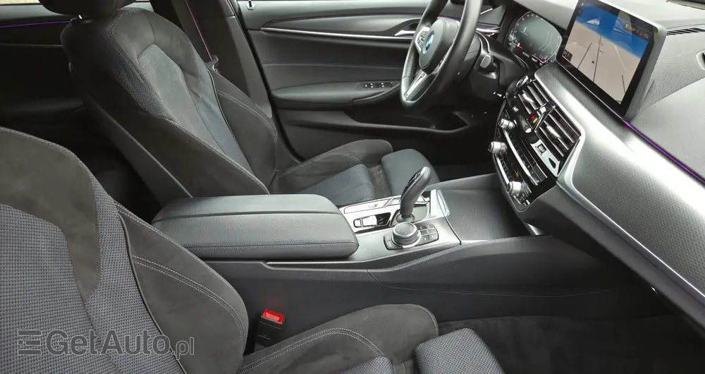 BMW Seria 5 530e xDrive M Sport sport