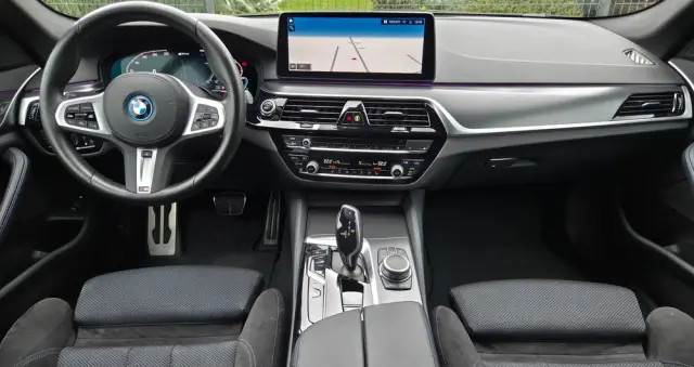 BMW Seria 5 530e xDrive M Sport sport