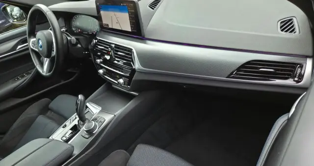 BMW Seria 5 530e xDrive M Sport sport