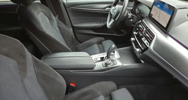 BMW Seria 5 530e xDrive M Sport sport