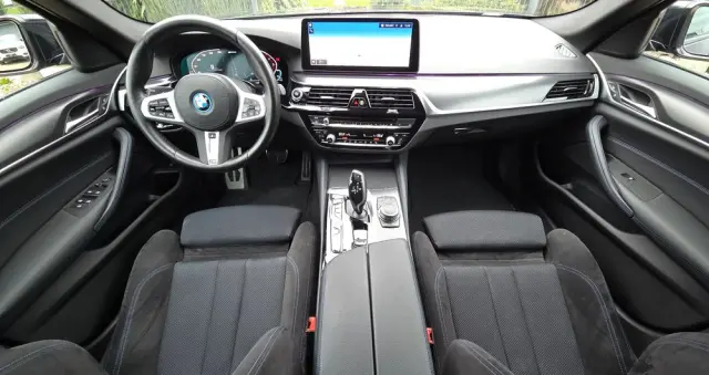 BMW Seria 5 530e xDrive M Sport sport