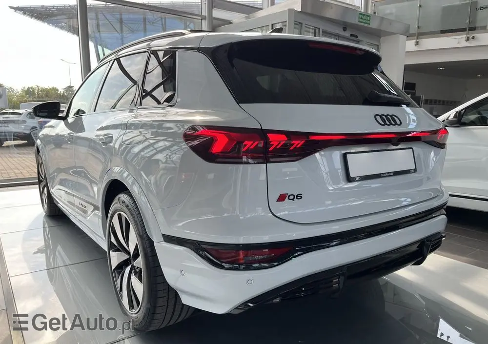 AUDI Q6 e-tron 