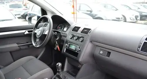 VOLKSWAGEN Touran 