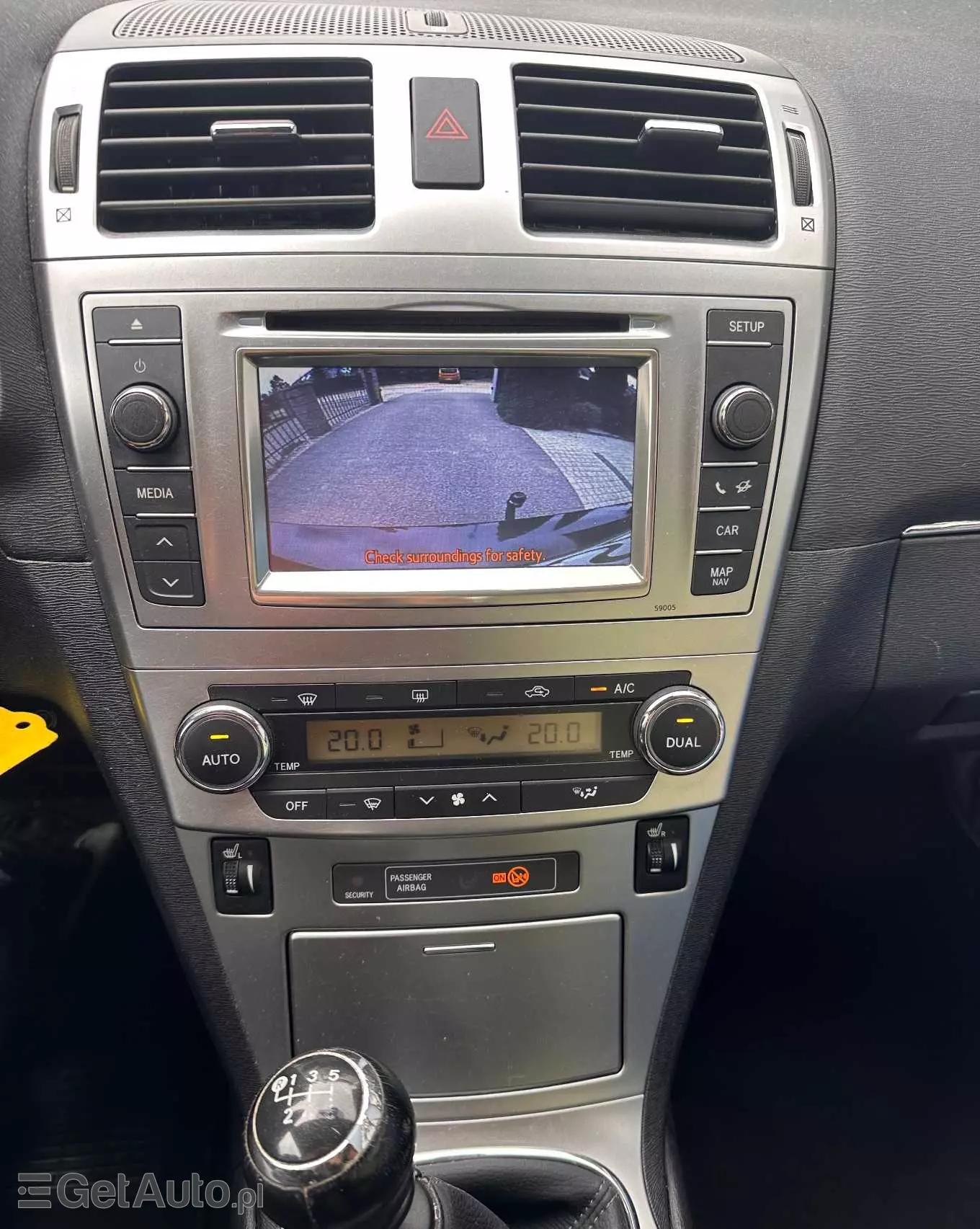 TOYOTA Avensis 1.8 Sol