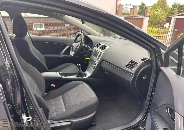 TOYOTA Avensis 1.8 Sol