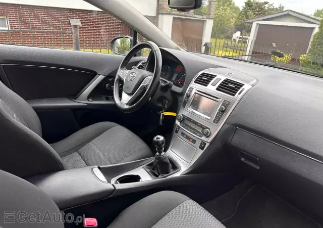 TOYOTA Avensis 1.8 Sol