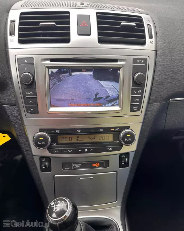 TOYOTA Avensis 1.8 Sol