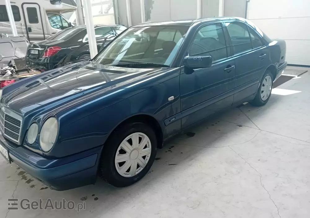 MERCEDES-BENZ Klasa E 290 T TD Classic