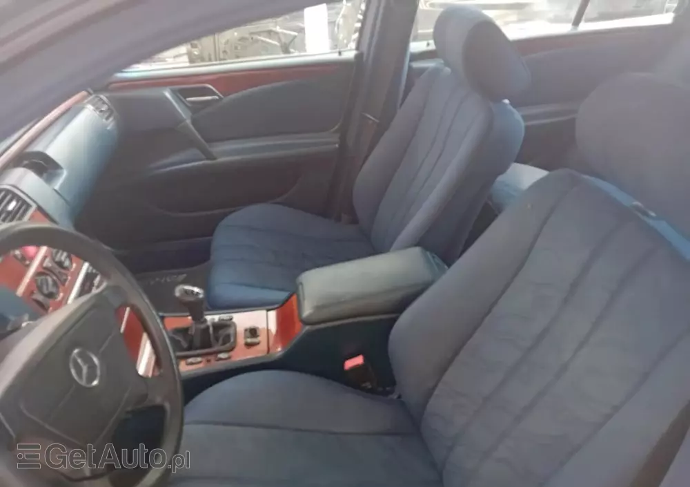 MERCEDES-BENZ Klasa E 290 T TD Classic