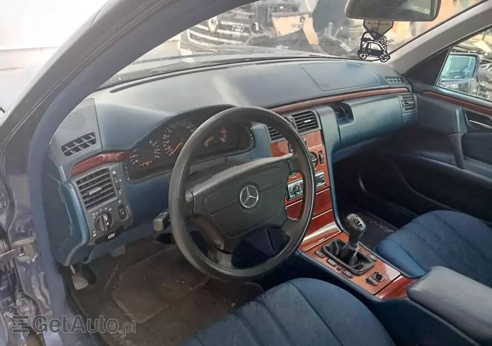 MERCEDES-BENZ Klasa E 290 T TD Classic
