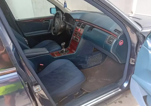 MERCEDES-BENZ Klasa E 290 T TD Classic