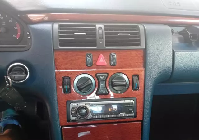 MERCEDES-BENZ Klasa E 290 T TD Classic