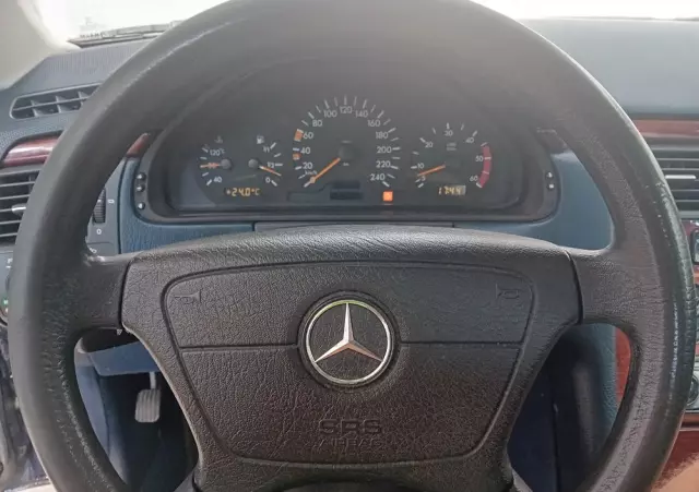 MERCEDES-BENZ Klasa E 290 T TD Classic