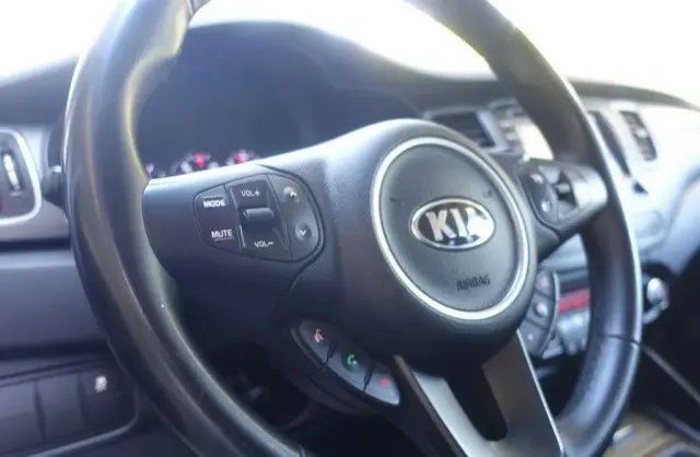 KIA Carens 