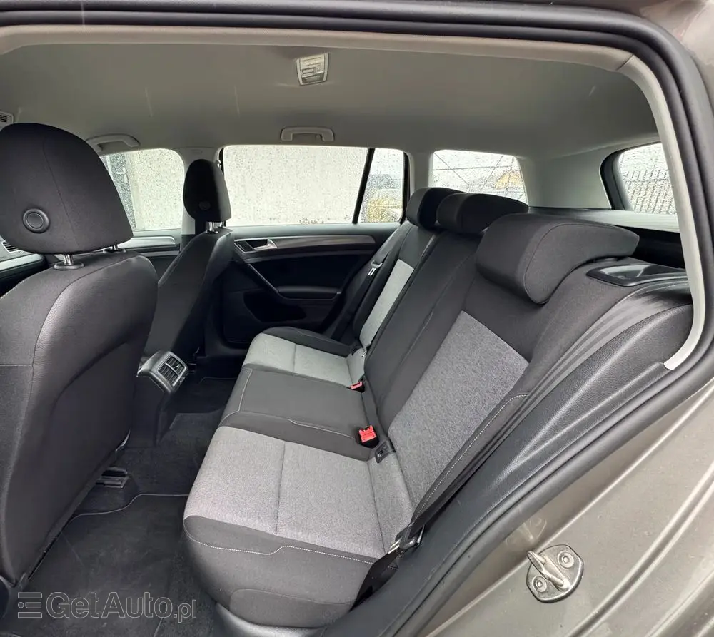 VOLKSWAGEN Golf Variant 