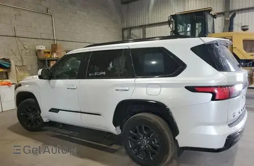 TOYOTA Sequoia 