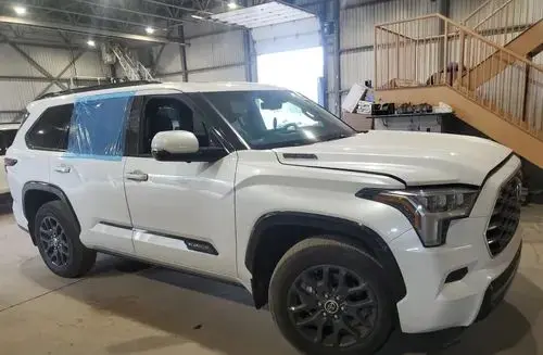 TOYOTA Sequoia 