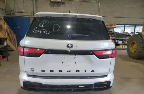 TOYOTA Sequoia 