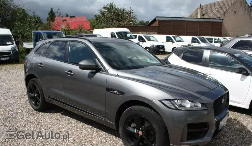 JAGUAR F-Pace 