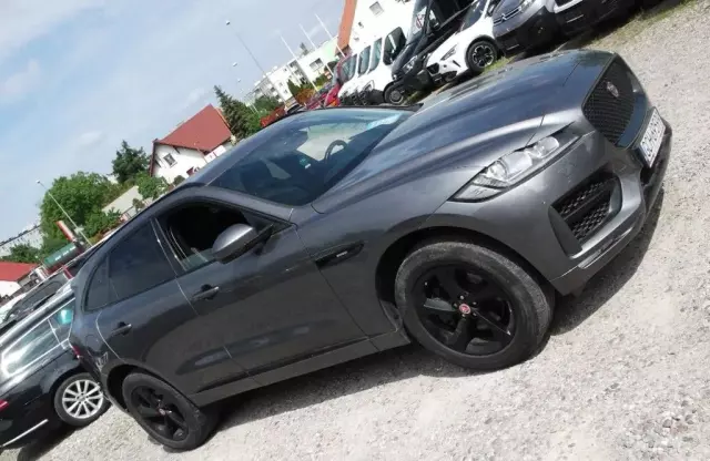 JAGUAR F-Pace 