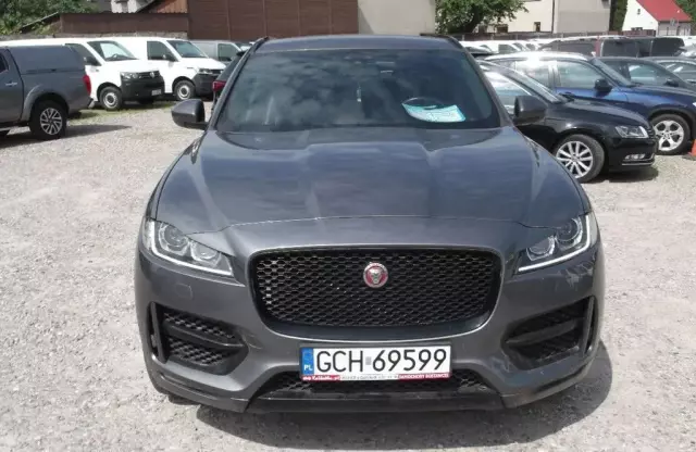 JAGUAR F-Pace 
