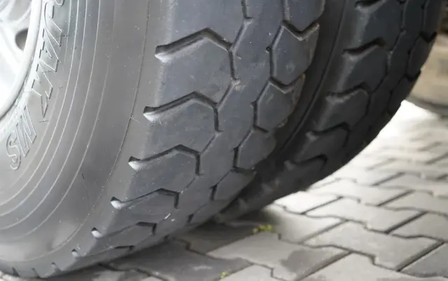 RENAULT K 480 / 8x4 / WYWROTKA DWUSTRONNA / HYDROBURTA / KLAPODRZWI  / SPROWADZONY / PO KONTRAKCIE SERWISOWYM 